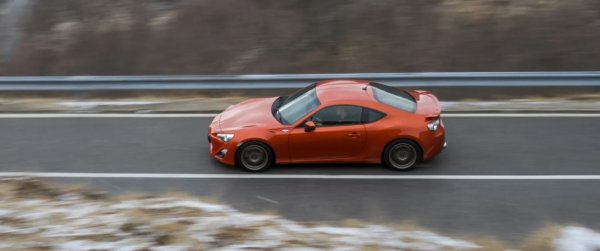 Ще се почувствате като в чистокръвен спортен автомобил, изваден от дебелите учебници по темата. И това е така. Силно препоръчана кола. Въпреки че за подходящ модел на вторичния пазар може да се наложи да добавите малко повече към бюджета от 20 000 евро. Но си заслужава.
